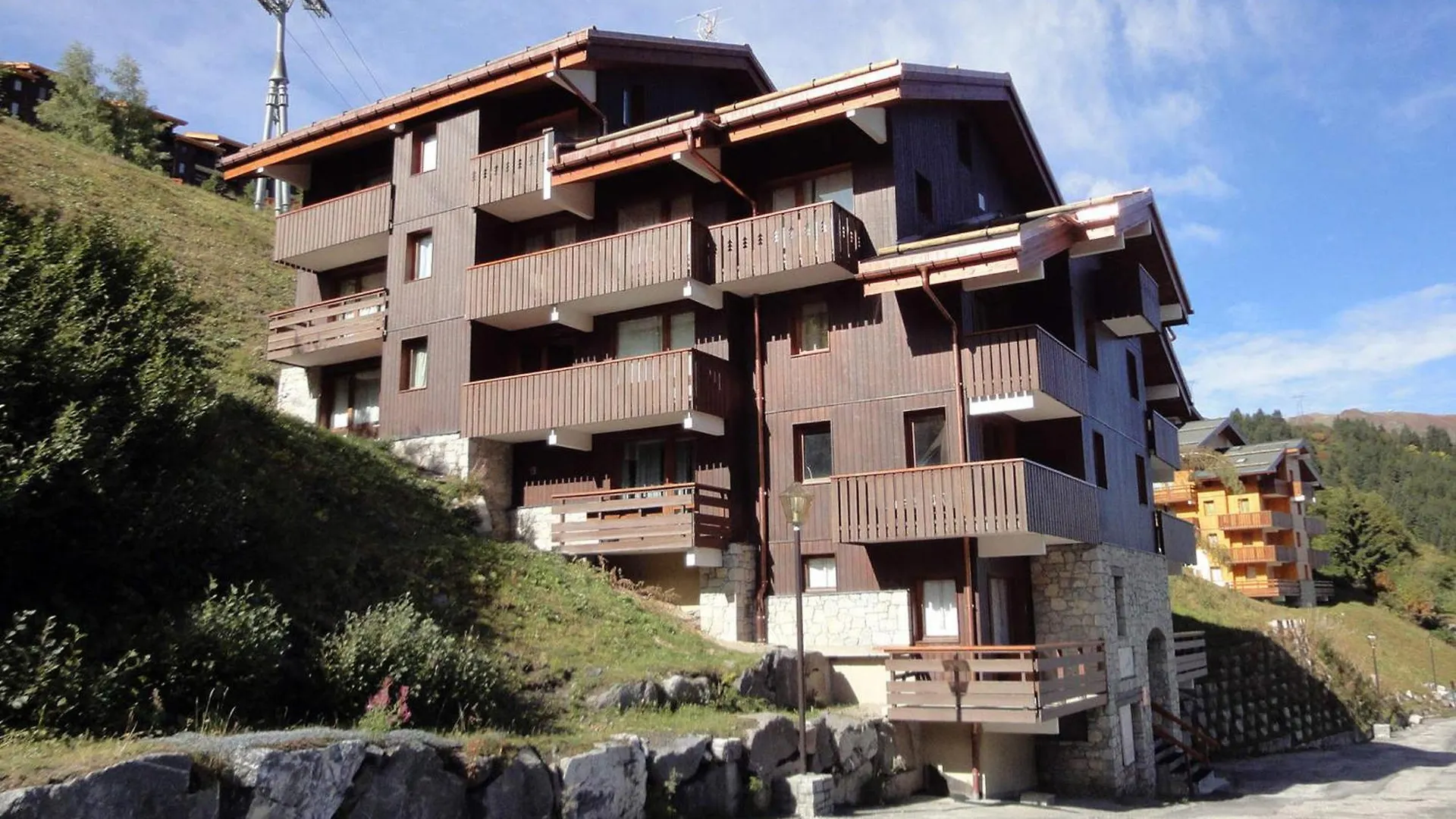 Charmant 2P Avec Balcon S/E, Proche Pistes Et Commerces, Tout Equipe - 73550 Les Allues - Fr-1-182-256